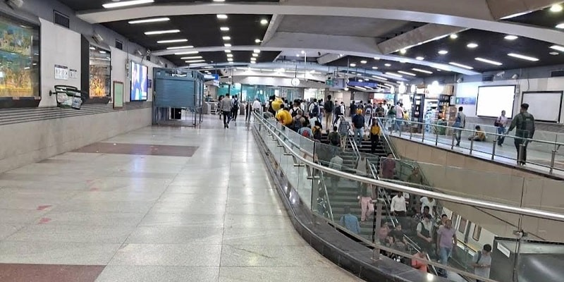 Metro route from Kashmere Gate to Rajiv chowk